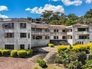 6 Bedroom House