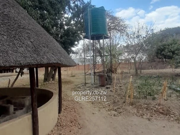 7100m² Waterfalls Stand — Bungalow, Mature Trees & Main Road Frontage