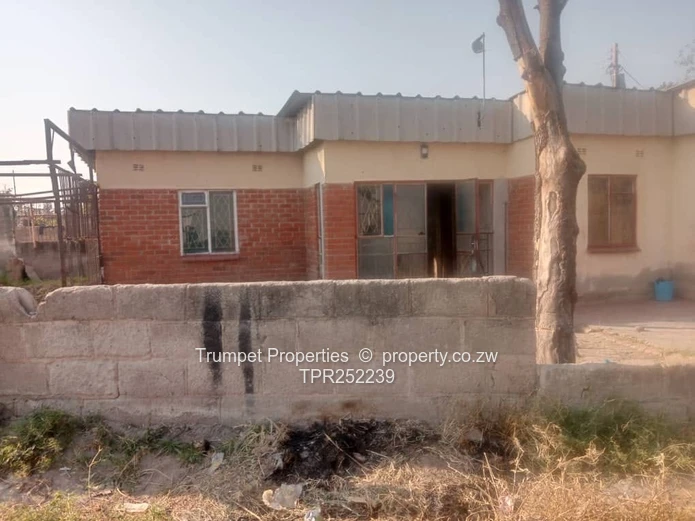 Brick 4-Bed home in Chitungwiza, title deeds