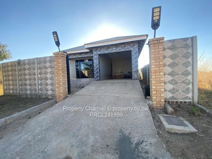 Glaudina 3-Bed: Modern Tiles, Built-ins & Borehole