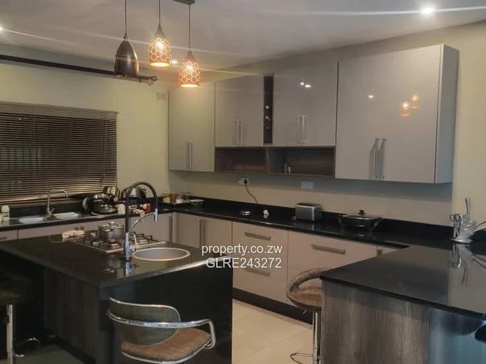 Ushewokunze: Secure Walled 3-Bed — Modern Kitchen & Borehole