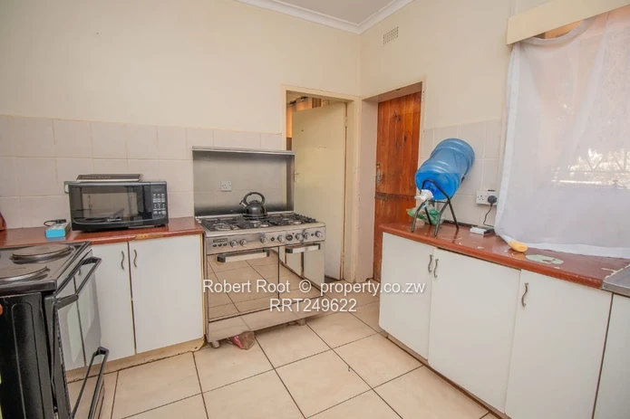 Greystone Park: Furnished 4-bed with Pool & Borehole