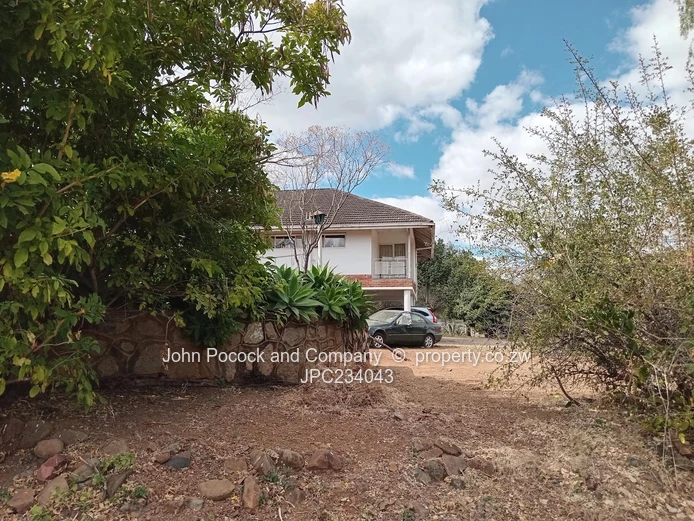 A  3-bedroom home with alot of potential in Morningside