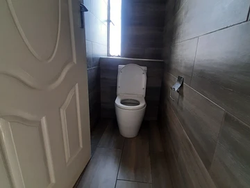 2 Bedroom Flat & Apartment