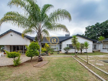 Tshulu  Tsha Nabe Lodge -Burnside