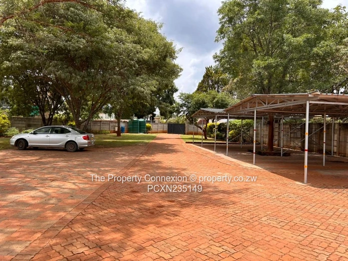 Luxury Rental Property in Helensvale, Borrowdale