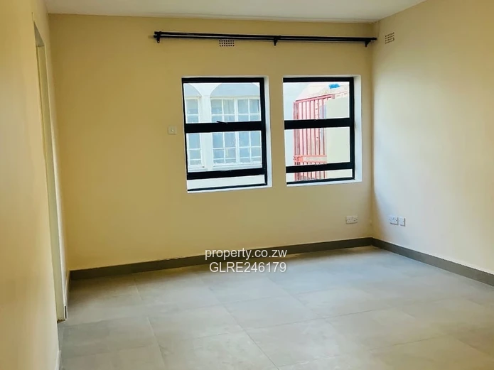 Modern 4-Bed Bluff Hill House with Borehole & Driveway