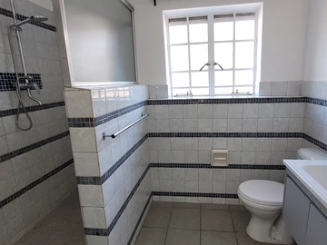 3 Bedroom Flat & Apartment