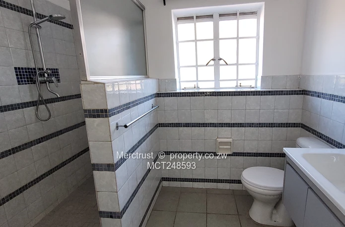 Secure duplex townhouse (Sole Mandate)