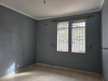 2 Bedroom Flat & Apartment
