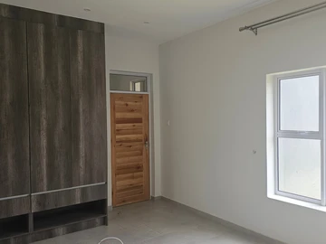 3 Bedroom Flat & Apartment