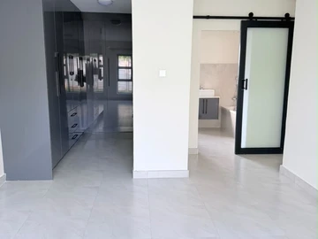 2 Bedroom Flat & Apartment