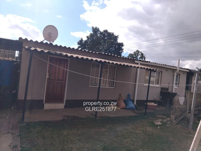 Spacious 3-Bed Home in Ashdown Park with Borehole
