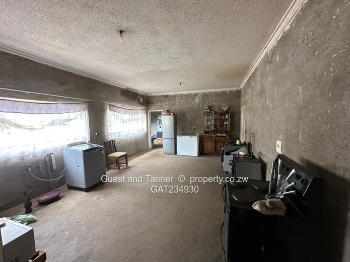  6-Bedroom House For Sale In Borrowdale West