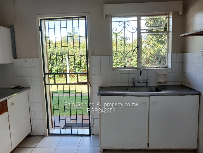 2 Bedroom Garden Flat in Secure Complex (Sole Mandate)