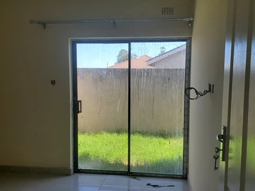 2 Bedroom Flat & Apartment