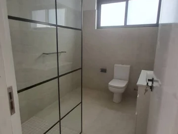 3 Bedroom Flat & Apartment