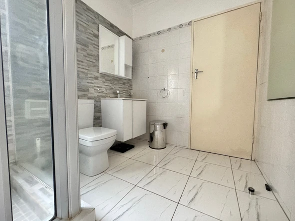 2 Bedroom Flat & Apartment