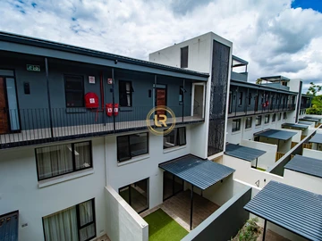 2 Bedroom Flat & Apartment