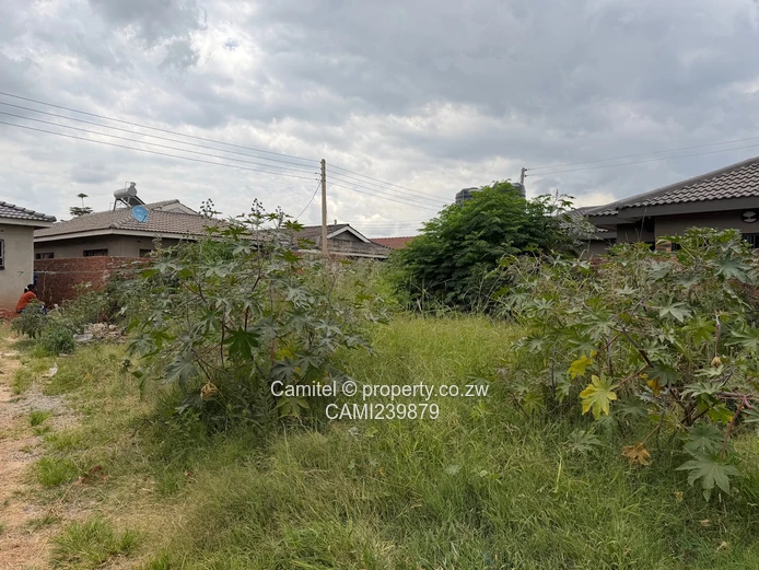 Aspindale corner stand measuring 393sqm ready to build,water,electricity and good roads 