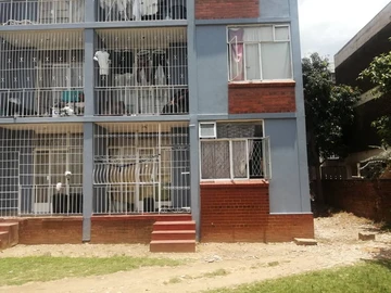 2 Bedroom Flat & Apartment