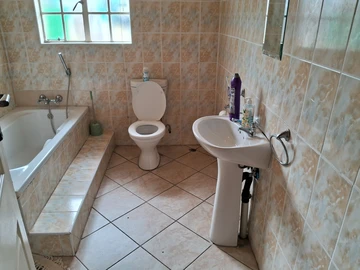 3 Bedroom Flat & Apartment