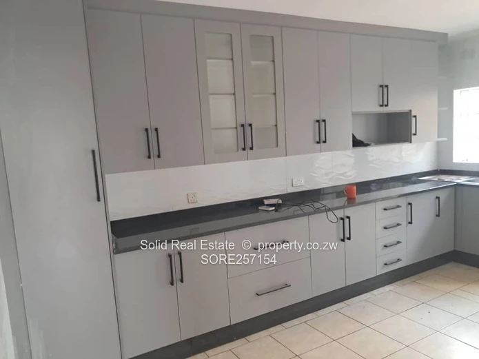 Tiled 3-Bed Townhouse Westgate - En Suite & Water Tank