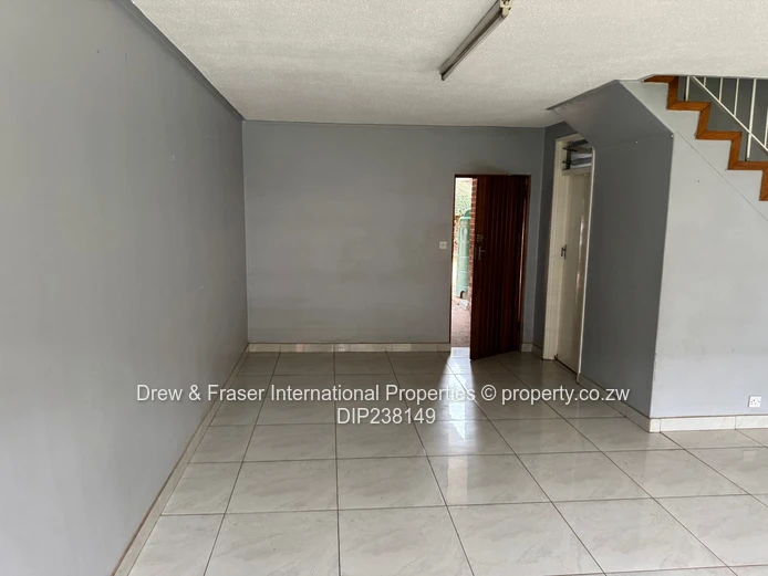 3 beds Duplex Flat available at Wansford Court for rent $1200