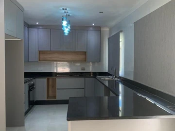 4 Bedroom Flat & Apartment