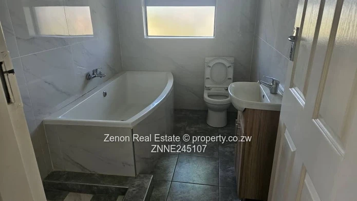 Modern 3-Bed House, With a Borehole, Strathaven For Rent