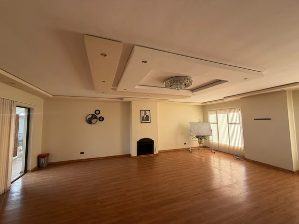 6 Bedroom House