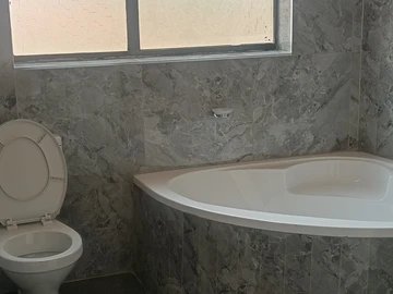 3 Bedroom Flat & Apartment