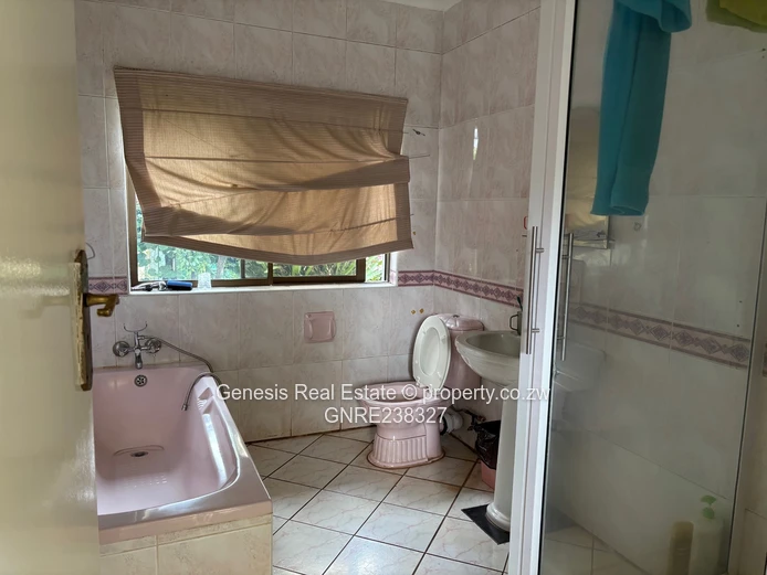 5 bedroom home on the fairway in the prestigious Brooke Golf Estate  (Sole Mandate)