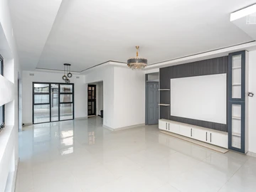 4 Bedroom Flat & Apartment