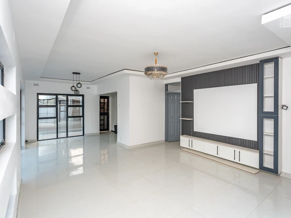4 Bedroom Flat & Apartment