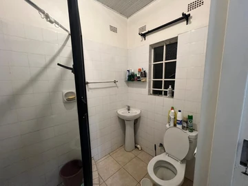 2 Bedroom Flat & Apartment