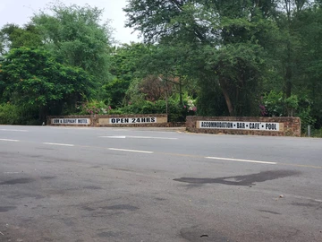 Hotel & Lodge