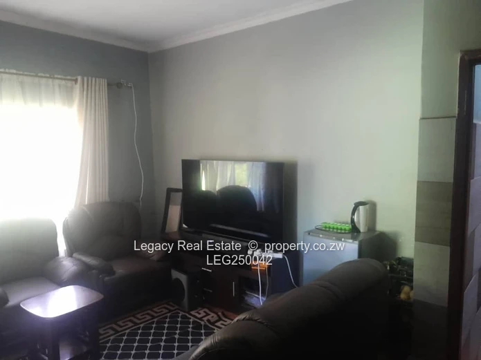 Furnished 1-Bed Flat, Glen Lorne — 24hr Security & ZESA