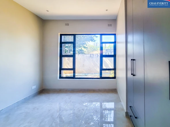 4 Bedroom Flat & Apartment