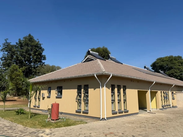 4 Bedroom Flat & Apartment