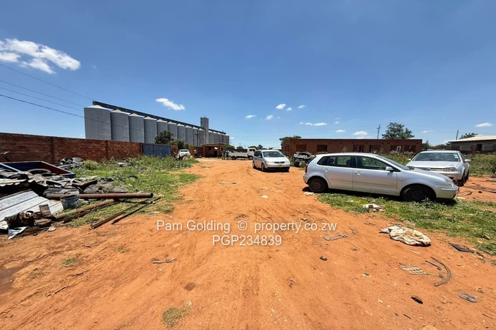 Versatile Commercial Stand In Kelvin West