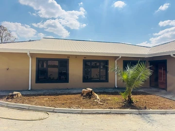 6 Bedroom House