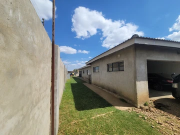 Sandton Phase 2 House For Rent