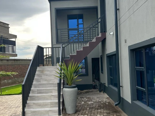 3 Bedroom Flat & Apartment