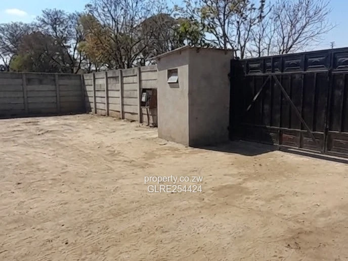2,000 m² Workshop in Ardbennie — Borehole & Service Pit