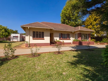 Prime Alex Park Home 20 Meters from Churchill Ave