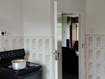 2 Bedroom Flat & Apartment