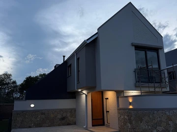 3 Bedroom Flat & Apartment