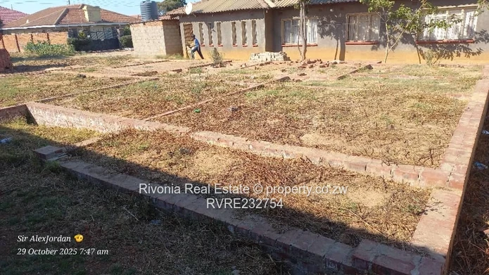 300m² Fully  Serviced Stand with box  Damofalls (Sole Mandate)