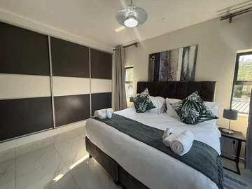 4 Bedroom Flat & Apartment